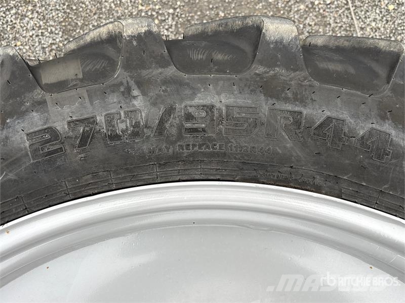  Quantity of (2) Ceat 270/95 R44 Wheels الإطارات والعجلات والحافات