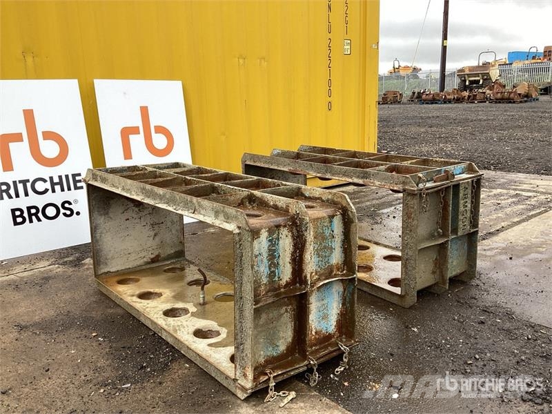  Quantity of (2) Concrete Block Mould Sonstige Baumaschinen