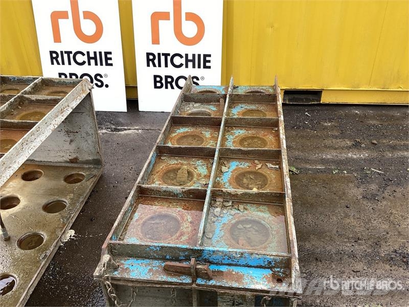 Quantity of (2) Concrete Block Mould Sonstige Baumaschinen