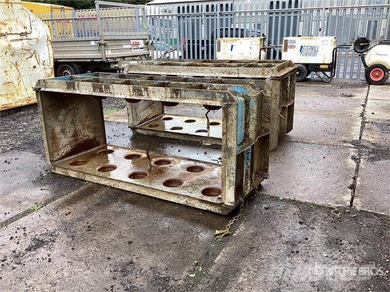  Quantity of (2) Concrete Block Mould Sonstige Baumaschinen