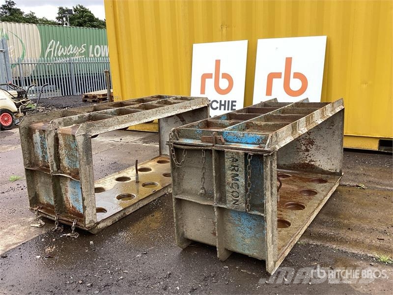  Quantity of (2) Concrete Block Mould Sonstige Baumaschinen