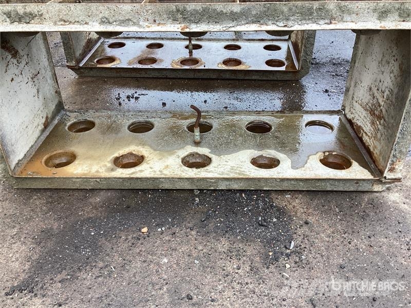  Quantity of (2) Concrete Block Mould Sonstige Baumaschinen