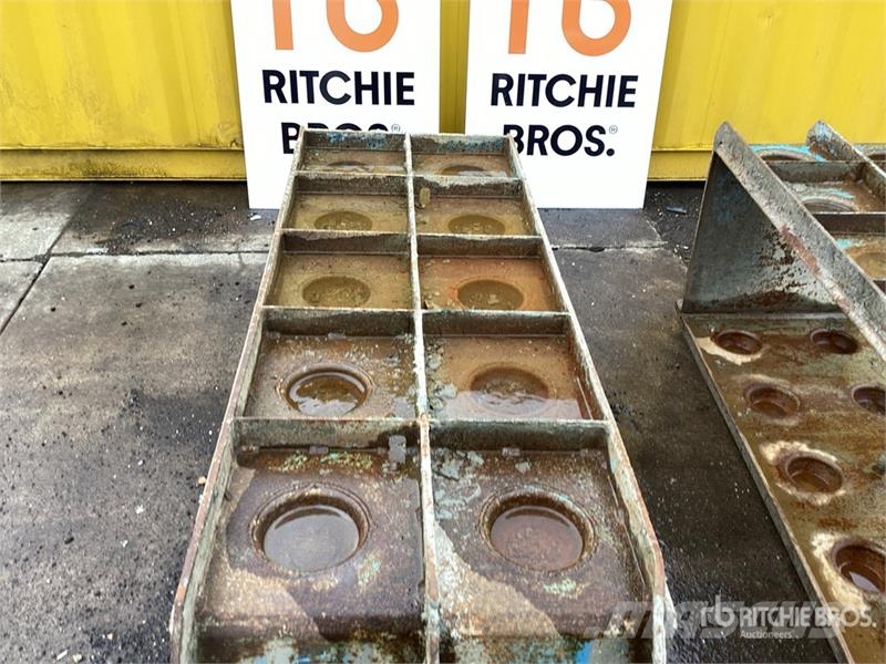  Quantity of (2) Concrete Block Mould Sonstige Baumaschinen