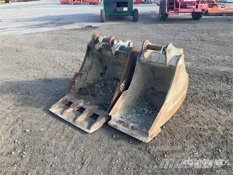 Quantity of (2) Digging Excavator Bucket - Fits 13 Buckets