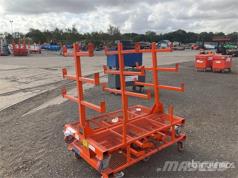 Quantity of (2) Eazytools Material Rack Andere Zubehörteile