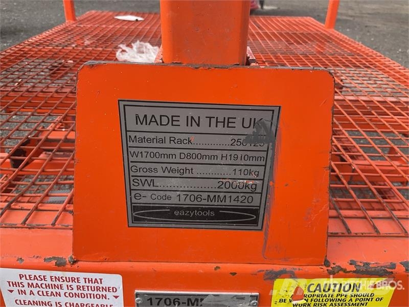 Quantity of (2) Eazytools Material Rack Andere Zubehörteile