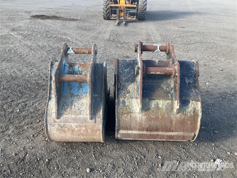  Quantity of (2) Excavator Bucket - Fits 13 Ton دلاء