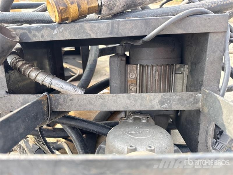  Quantity of (2) Fuel Pump Строителство - Други