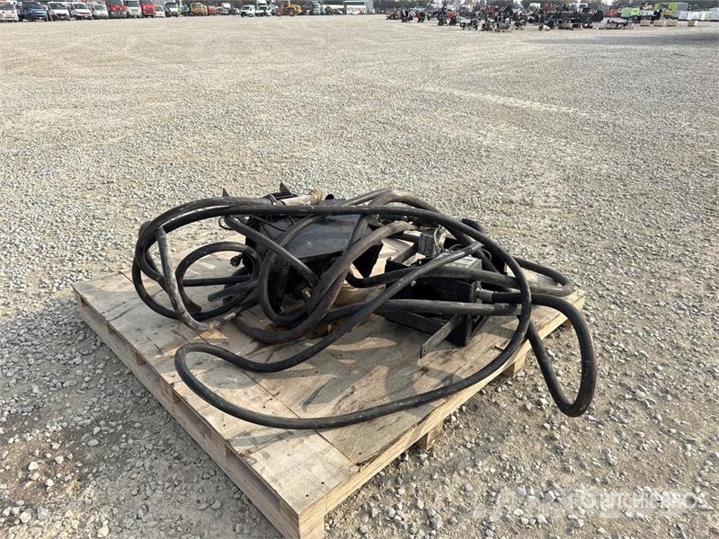  Quantity of (2) Fuel Pump Строителство - Други