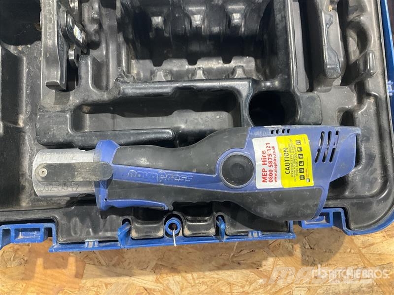  Quantity of (2) Geberit ACO102 Crimper Andere Zubehörteile