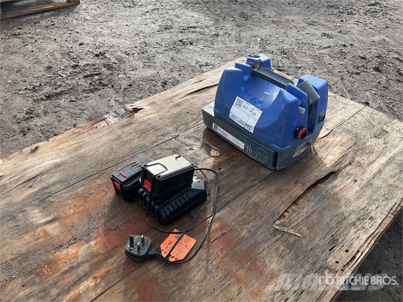 Quantity of (2) Hand Tools مكونات أخرى