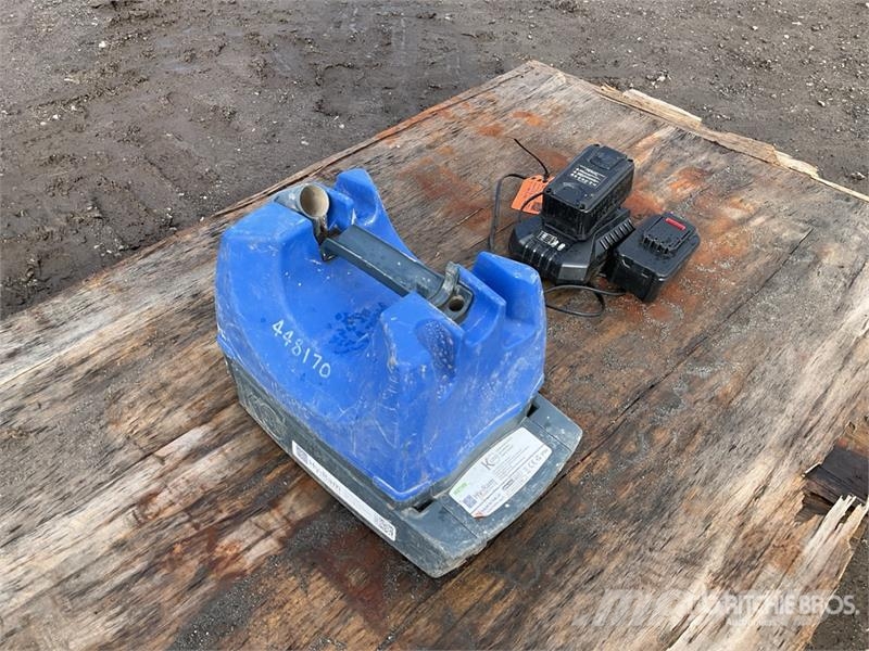 Quantity of (2) Hand Tools مكونات أخرى