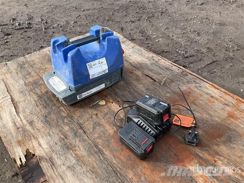 Quantity of (2) Hand Tools مكونات أخرى