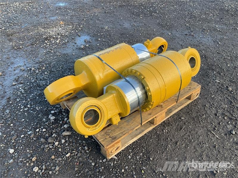 Quantity of (2) Hydraulic Parts Hidráulicos