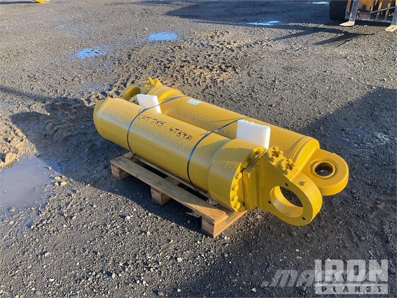 Quantity of (2) Hydraulic Parts Hidráulicos