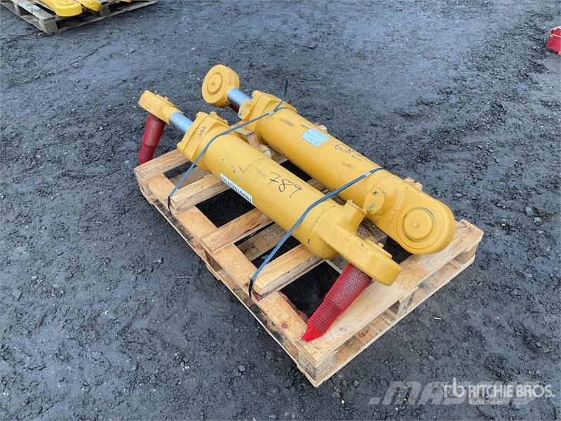 Quantity of (2) Hydraulic Parts Hidráulicos