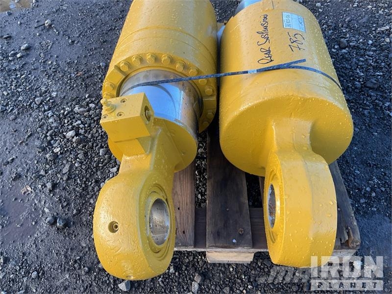 Quantity of (2) Hydraulic Parts Hidráulicos