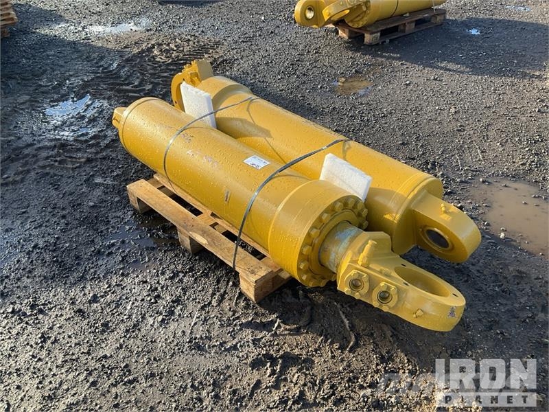 Quantity of (2) Hydraulic Parts Hidráulicos