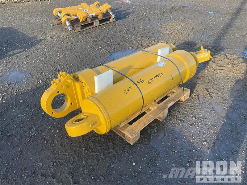 Quantity of (2) Hydraulic Parts Hidráulicos