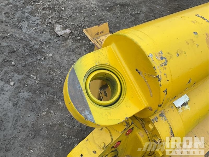 Quantity of (2) Hydraulic Parts Hidráulicos