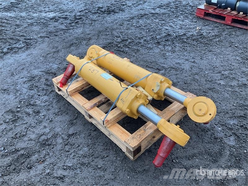 Quantity of (2) Hydraulic Parts Hidráulicos