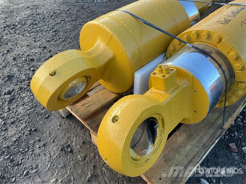 Quantity of (2) Hydraulic Parts Hidráulicos