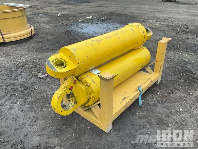 Quantity of (2) Hydraulic Parts Hidráulicos