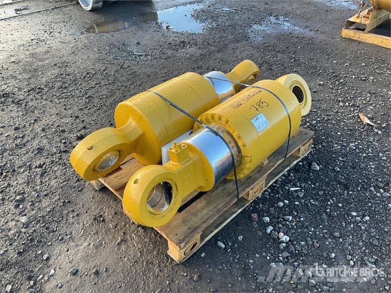 Quantity of (2) Hydraulic Parts Hidráulicos