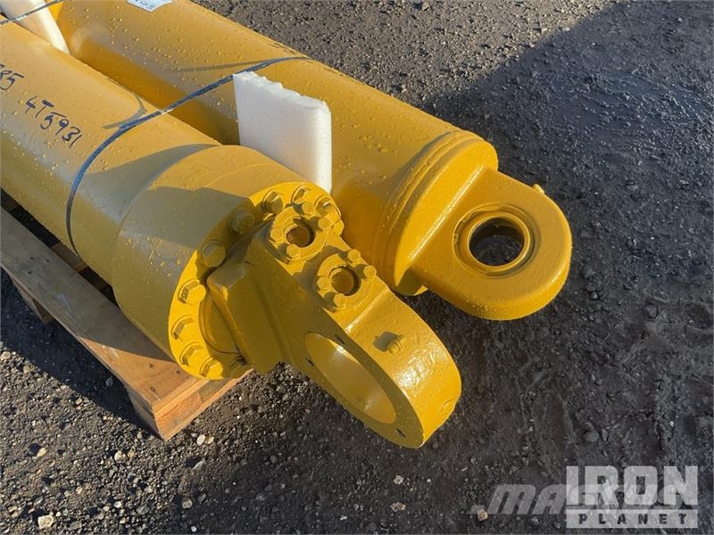 Quantity of (2) Hydraulic Parts Hidráulicos