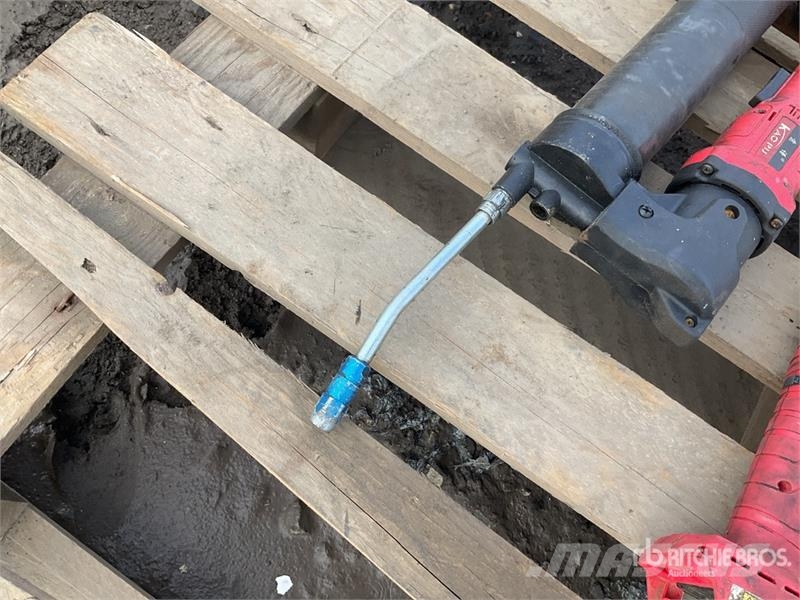 Quantity of (2) KAO PU Grease Gun مكونات أخرى