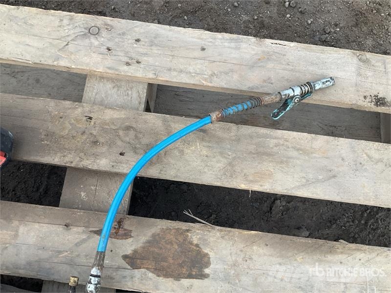 Quantity of (2) KAO PU Grease Gun مكونات أخرى