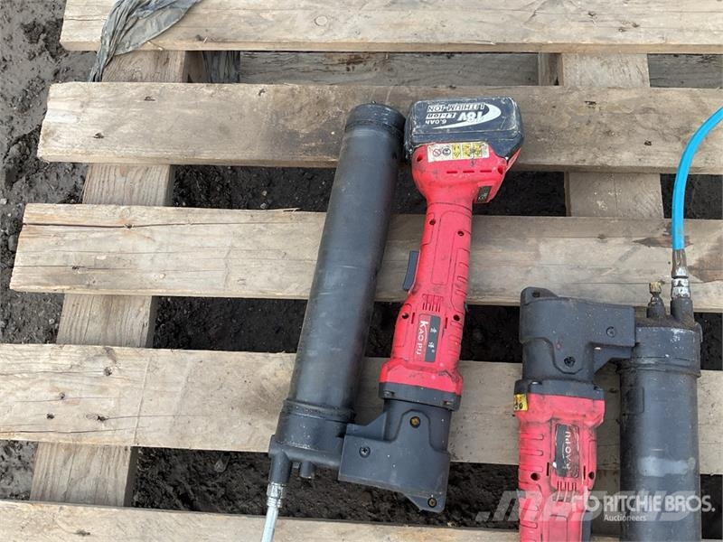  Quantity of (2) KAO PU Grease Gun مكونات أخرى