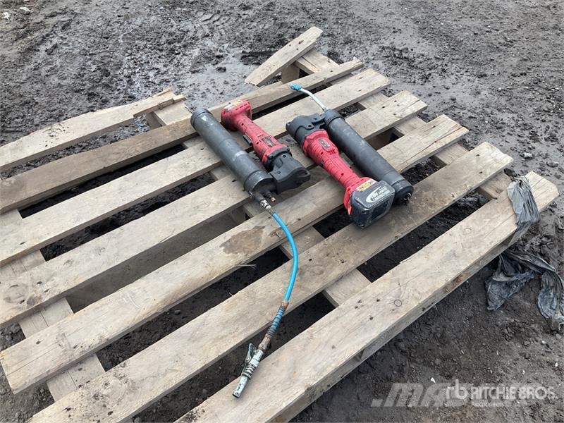  Quantity of (2) KAO PU Grease Gun مكونات أخرى