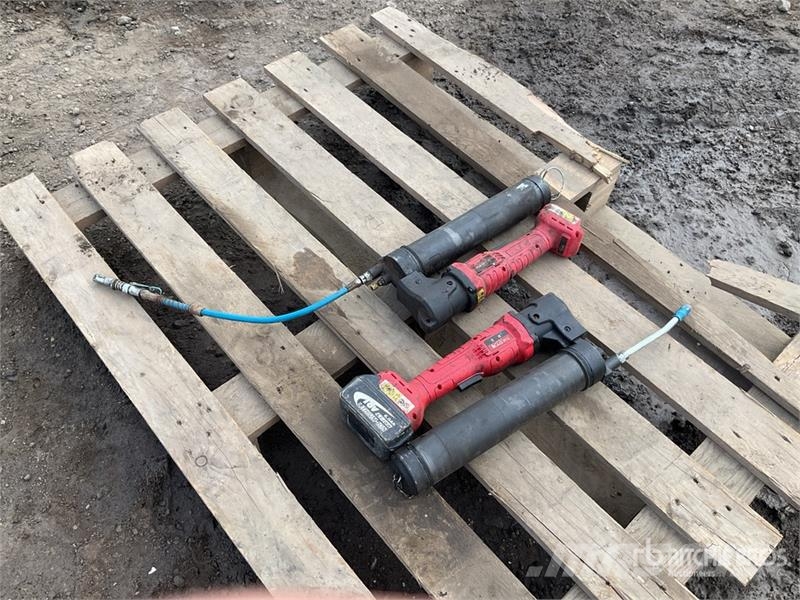  Quantity of (2) KAO PU Grease Gun مكونات أخرى