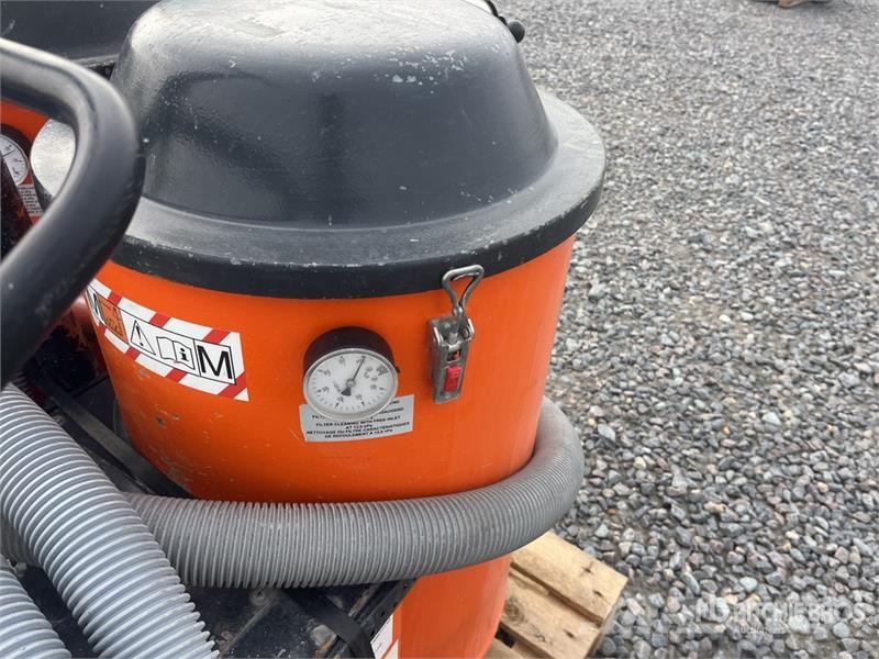 Quantity of (2) Kiekens B192 Vacuum Cleaner 진공 청소기