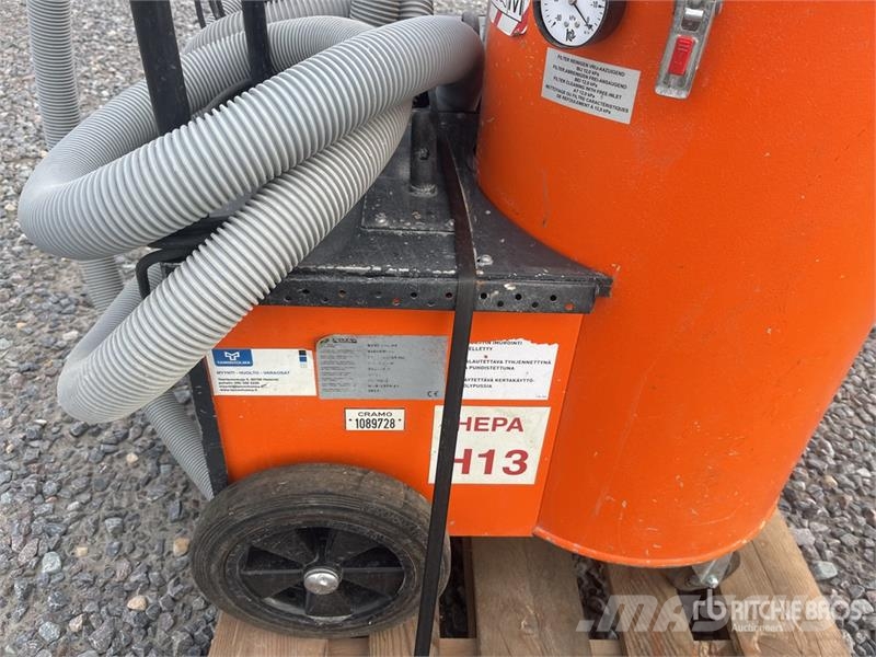 Quantity of (2) Kiekens B192 Vacuum Cleaner Dulkių siurbliai