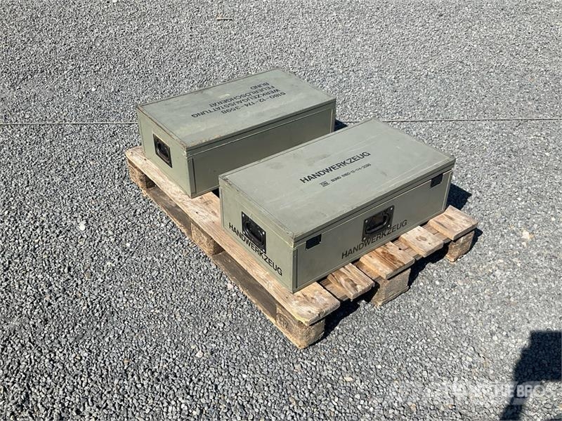 Quantity of (2) Loaded Tool Box Muut koneet