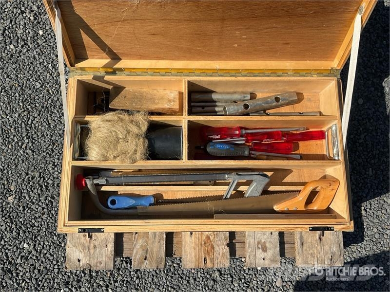Quantity of (2) Loaded Tool Box Muut koneet
