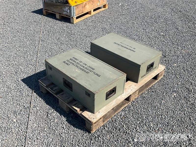 Quantity of (2) Loaded Tool Box Muut koneet
