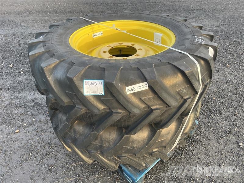  Quantity of (2) Michelin 320/85R28 Wheels Reifen