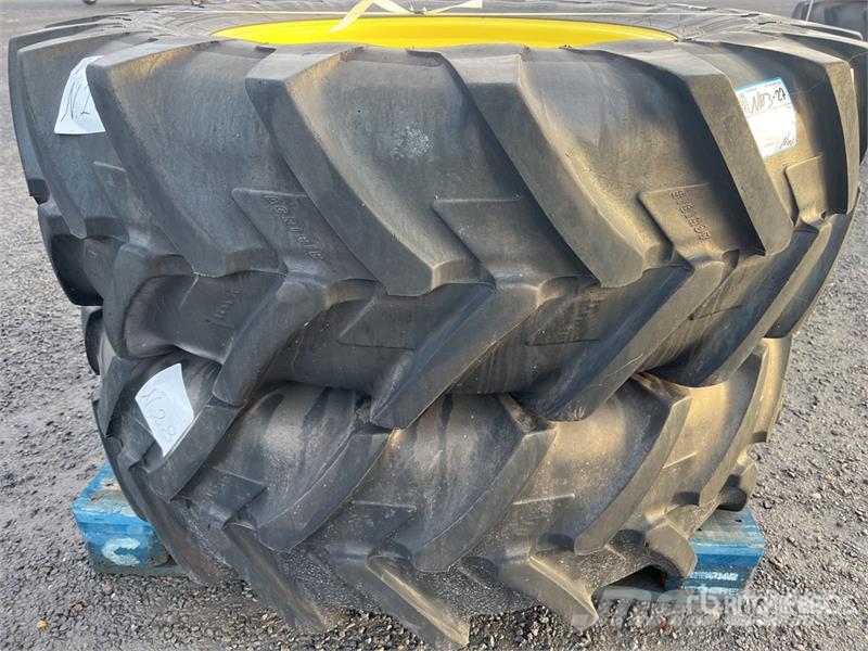 Quantity of (2) Michelin 320/85R28 Wheels Reifen