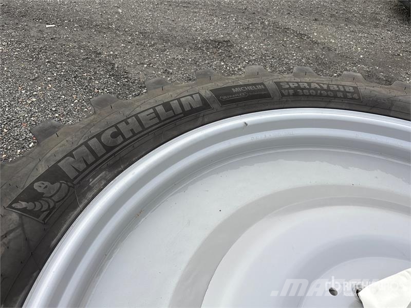  Quantity of (2) Michelin 380/90 R54 Wheels الإطارات والعجلات والحافات