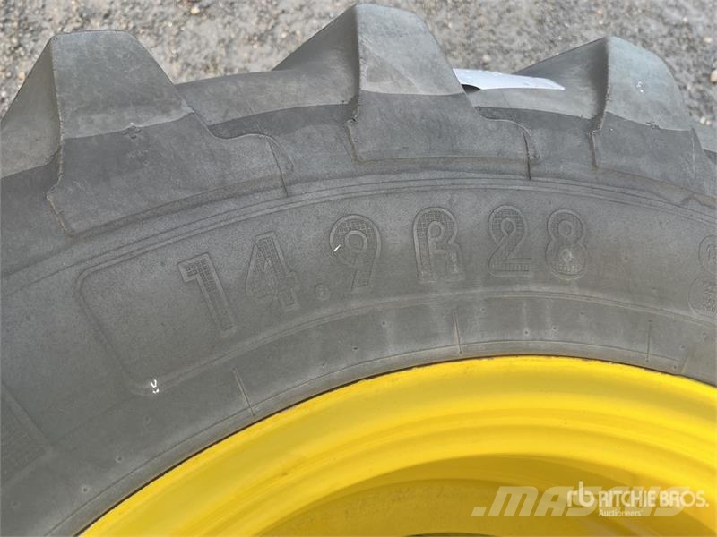  Quantity of (2) Michelin 320/85R28 Wheels Reifen