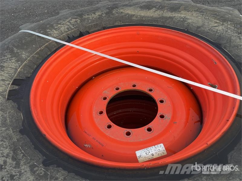  Quantity of (2) Michelin IF680/85R32 Wheels Reifen