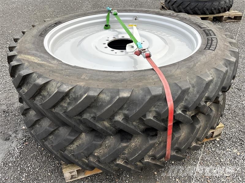  Quantity of (2) Michelin 380/90 R54 Wheels الإطارات والعجلات والحافات