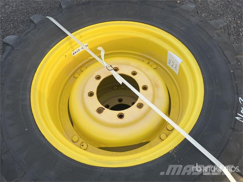  Quantity of (2) Michelin 320/85R28 Wheels Reifen