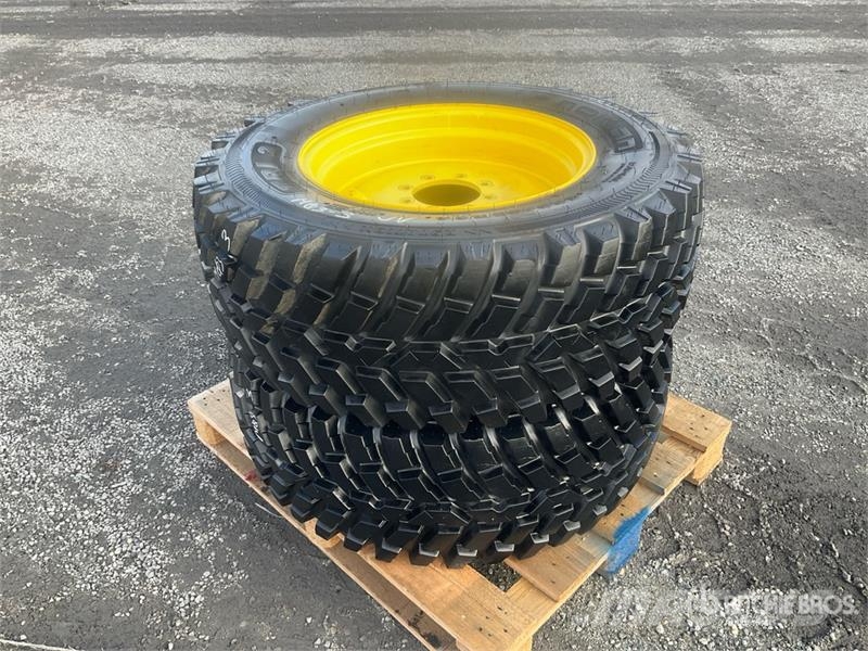 Quantity of (2) Nokian Tri 2 420/65R24 151A8/146D Gume, točkovi i felne
