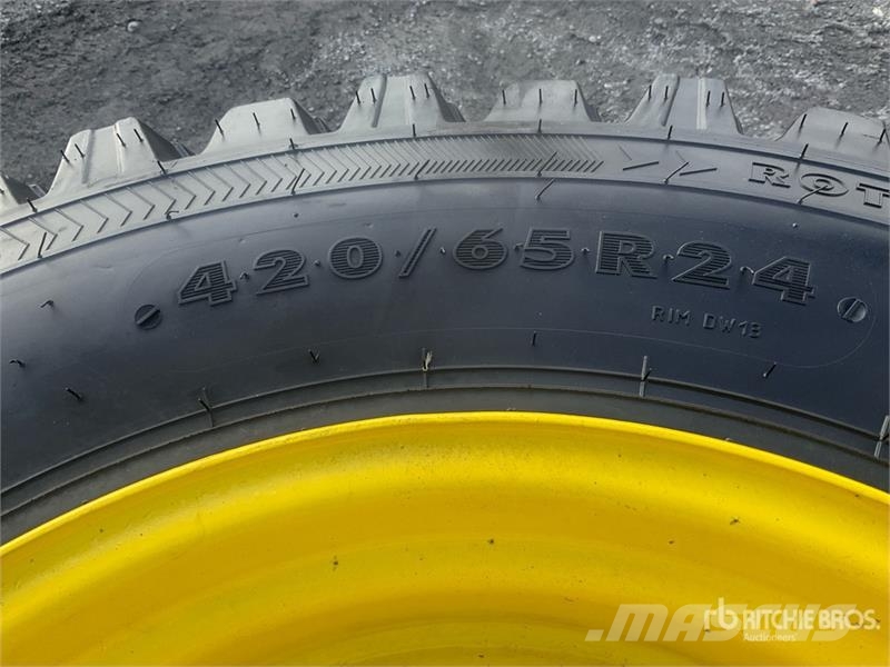 Quantity of (2) Nokian Tri 2 420/65R24 151A8/146D Gume, točkovi i felne