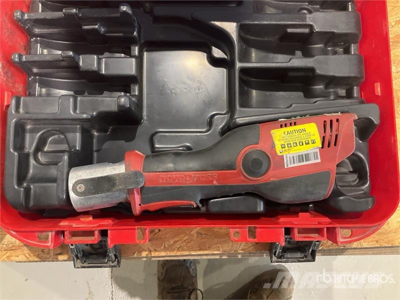 Quantity of (2) Novopress ACO102 Crimper Andere Zubehörteile