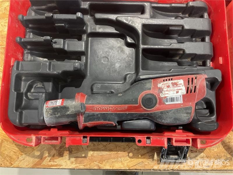 Quantity of (2) Novopress ACO102 Crimper Andere Zubehörteile